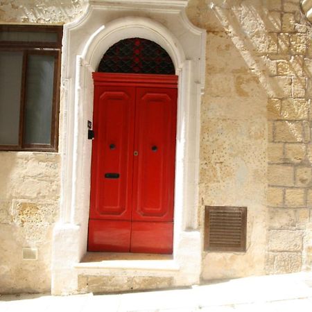 Old Refurbished Apartment In Bormla Cospicua Exterior foto